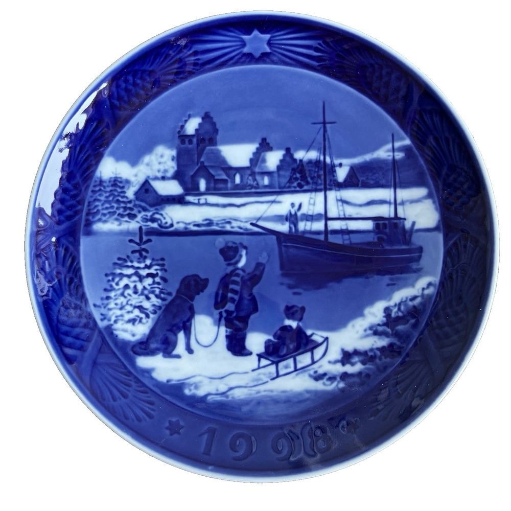 Royal Copenhagen 1998 Christmas Plate Welcome Home NOS Box COA Denmark